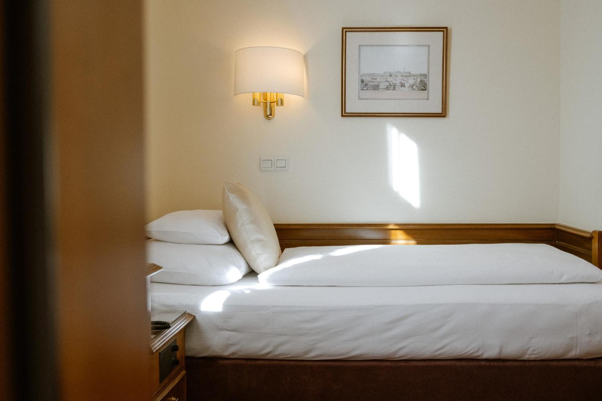 Hotel City Central Vienna Room photo